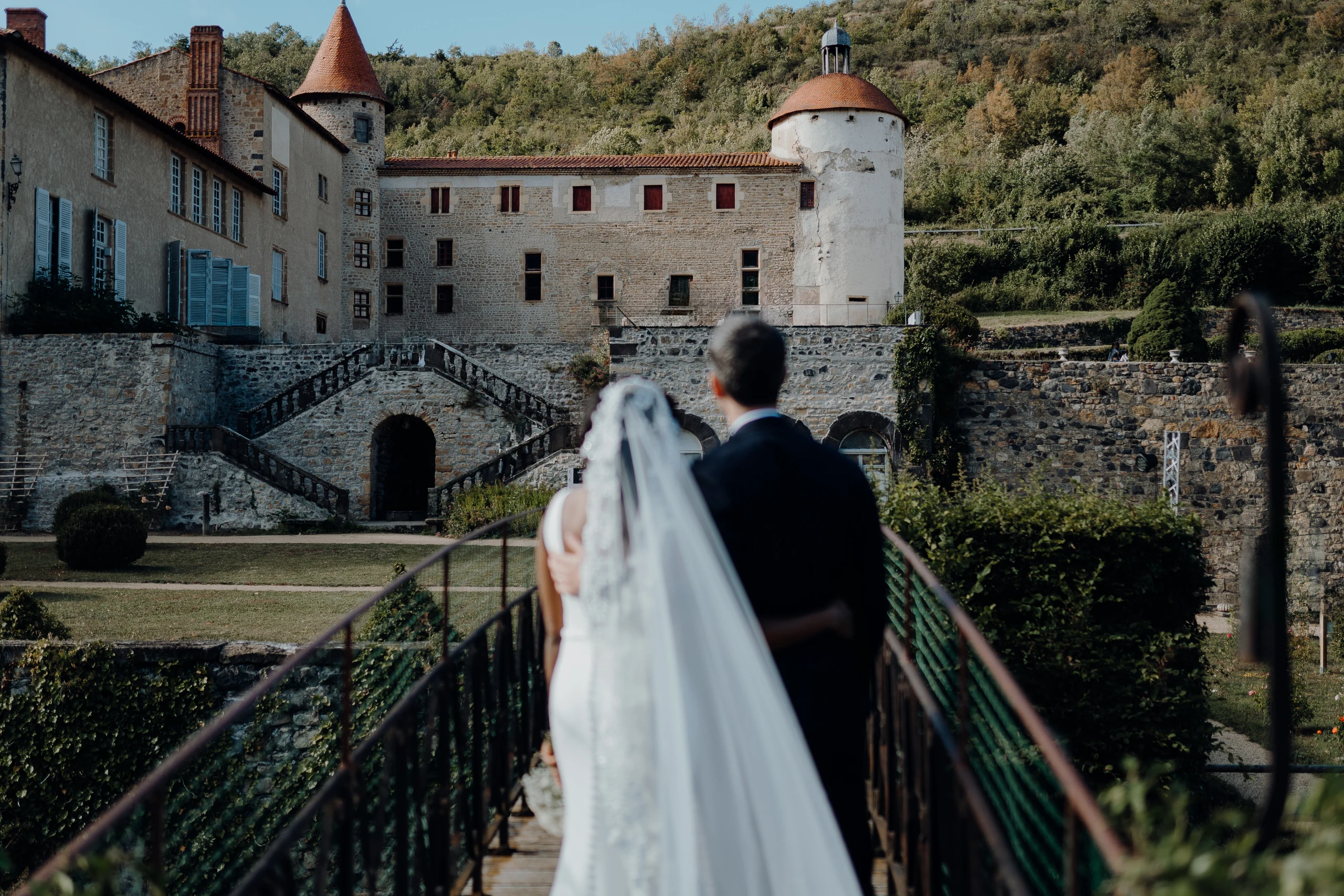 Mariage SIMÉONE + LORIS au Château de la Batisse — photo 24